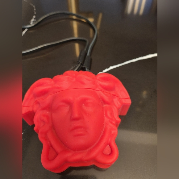 Authentic Versace airpods case with leather straps - Picture 4 of 10